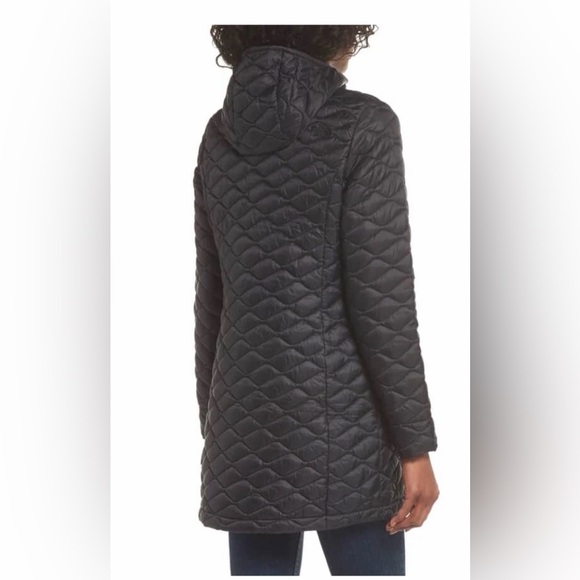 The North Face Womens ThermoBall Insulated Hooded Parka - Black-Medium, like new - Picture 4 of 12